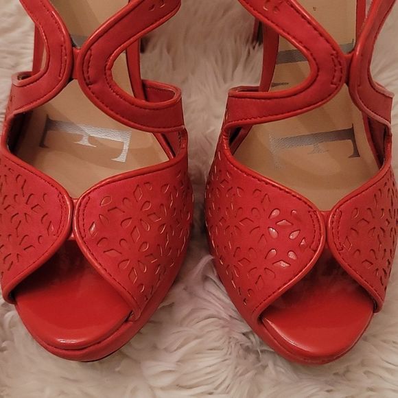 Elle Women's Platform Heels - Picture 10 of 16